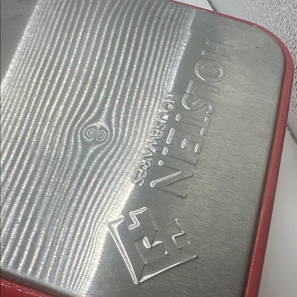 Housewares 4-Section Heart Shaped Waffle Maker. - Picture 9 of 9